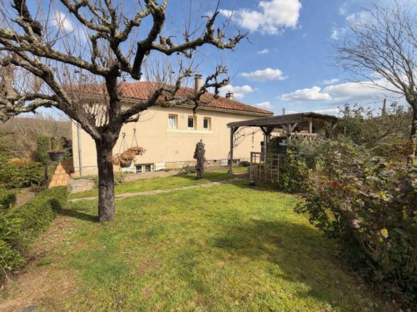 Luzech Maison 3 chambres sur près de 1000 m² de terrain proche commodités