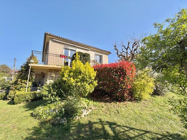 Luzech Maison 3 chambres sur près de 1000 m² de terrain proche commodités