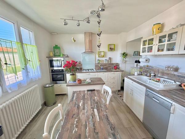 Luzech Maison 3 chambres sur près de 1000 m² de terrain proche commodités