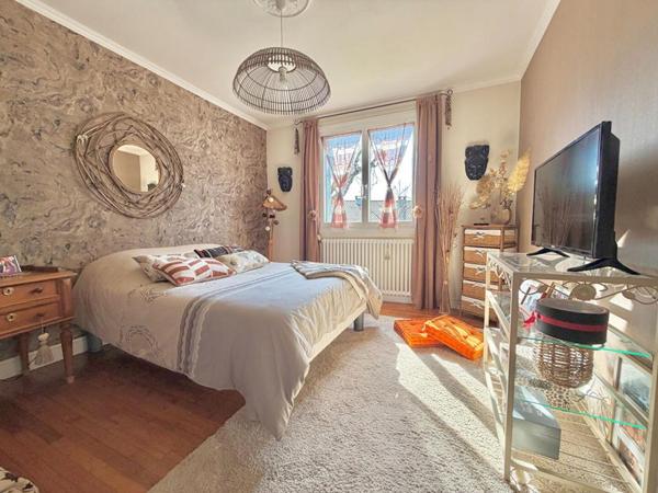 Luzech Maison 3 chambres sur près de 1000 m² de terrain proche commodités