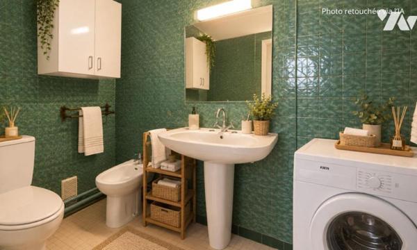Appartement studio (avec cave) vendu libre situé au 4ème étage d'un immeuble en copropriété