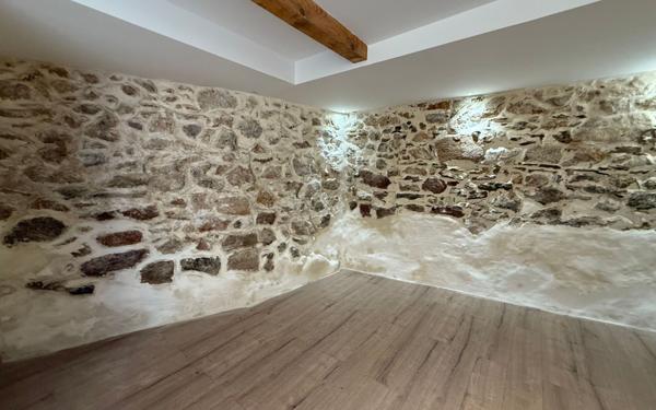 Appartement à vendre    1 pièce •  Hyères