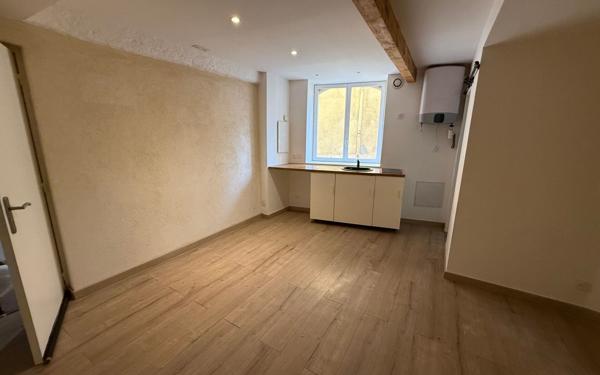 Appartement à vendre    1 pièce •  Hyères