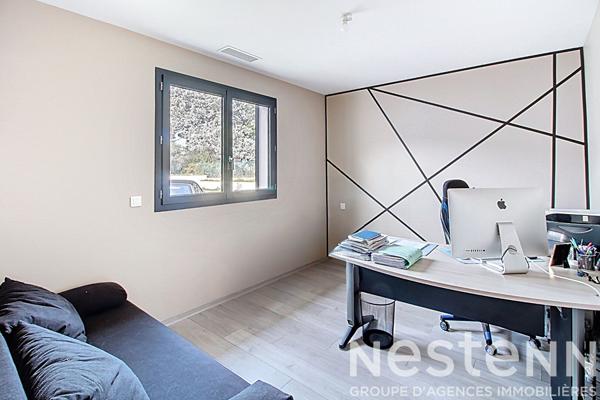 A VENDRE DRAGUIGNAN - MAISON NEO PROVENCALE DE PLAIN PIED de 180 m² avec GARAGE et PISCINE