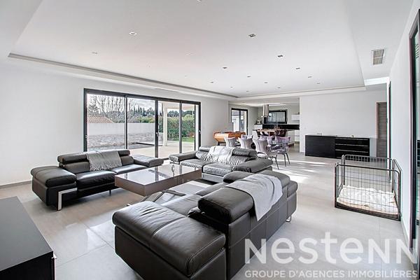 A VENDRE DRAGUIGNAN - MAISON NEO PROVENCALE DE PLAIN PIED de 180 m² avec GARAGE et PISCINE