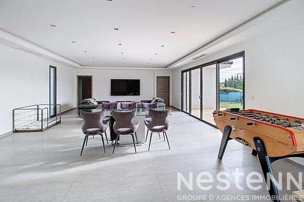 A VENDRE DRAGUIGNAN - MAISON NEO PROVENCALE DE PLAIN PIED de 180 m² avec GARAGE et PISCINE