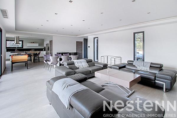 A VENDRE DRAGUIGNAN - MAISON NEO PROVENCALE DE PLAIN PIED de 180 m² avec GARAGE et PISCINE