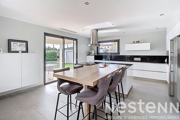 A VENDRE DRAGUIGNAN - MAISON NEO PROVENCALE DE PLAIN PIED de 180 m² avec GARAGE et PISCINE