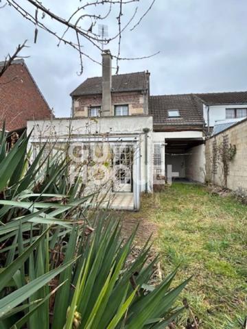 Lacroix-Saint-Ouen : Maison de ville à découvrir !