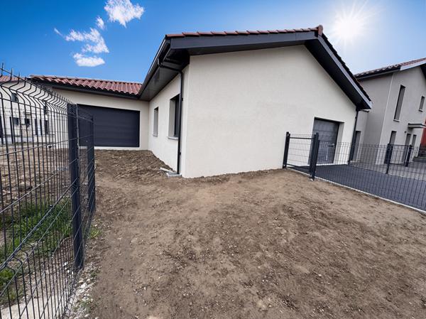 Maison neuve de plain-pied à BEAUVALLON/ Saint-Jean-de-Touslas