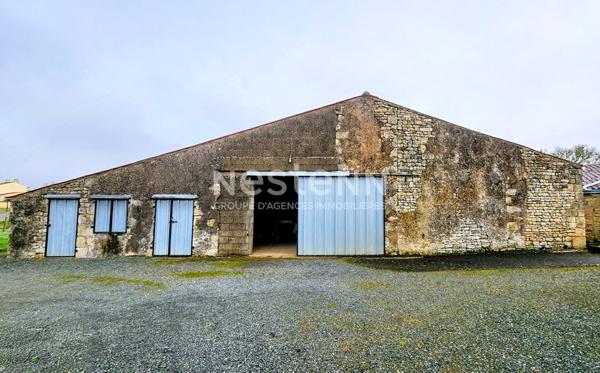 Grange à fort potentiel sur terrains constructibles à Doix-les-Fontaines