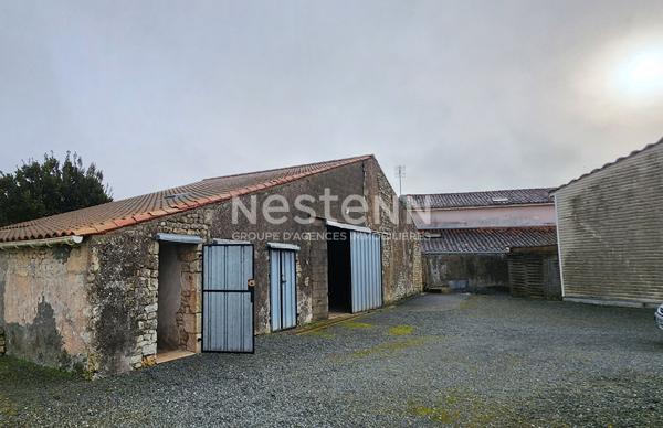 Grange à fort potentiel sur terrains constructibles à Doix-les-Fontaines