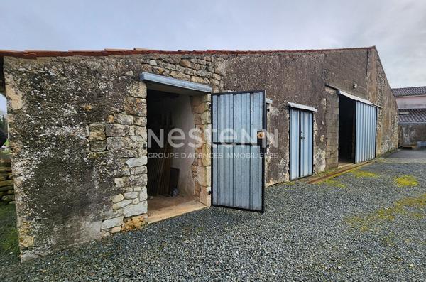 Grange à fort potentiel sur terrains constructibles à Doix-les-Fontaines