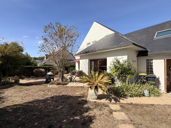 Maison d’architecte à vendre à Séné, aux portes de Vannes – Beaux volumes, calme et jardin clos