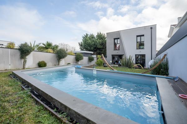 Maison contemporaine avec piscine - Villenave d'Ornon