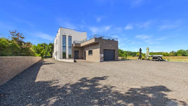 DOMAINE D'EXCEPTION de 300 m² habitables sur 3 hectares niché au calme et sans vis à vis. Montauban