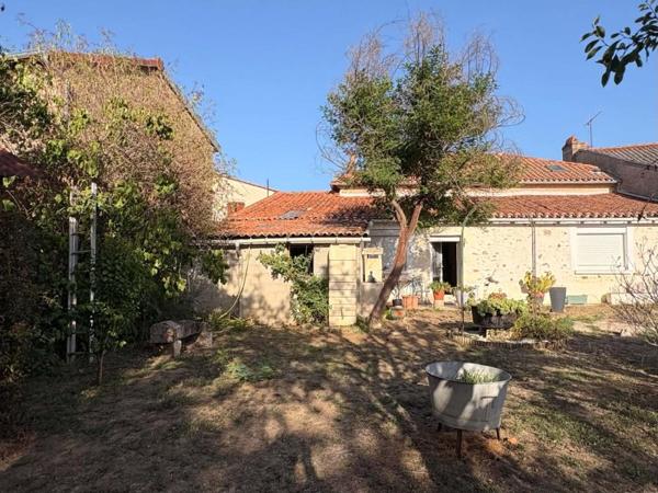 Vente / Maison avec dépendance à Millac (86150)