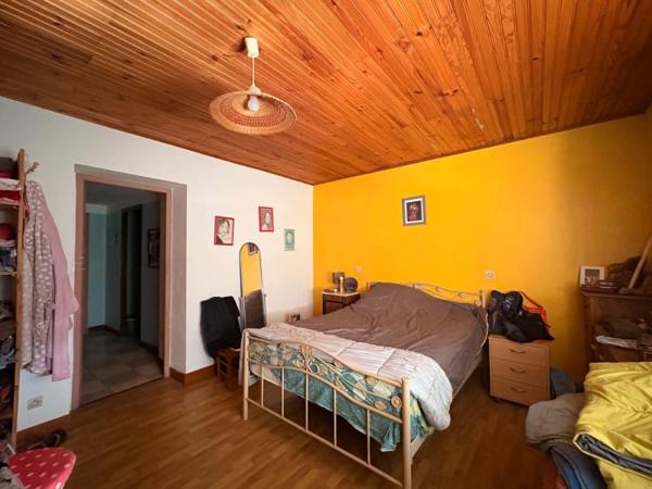 Vente / Maison avec dépendance à Millac (86150)