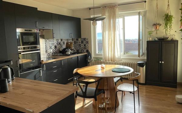 Appartement à louer    4 pièces •  Gex