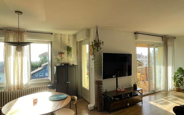 Appartement à louer    4 pièces •  Gex