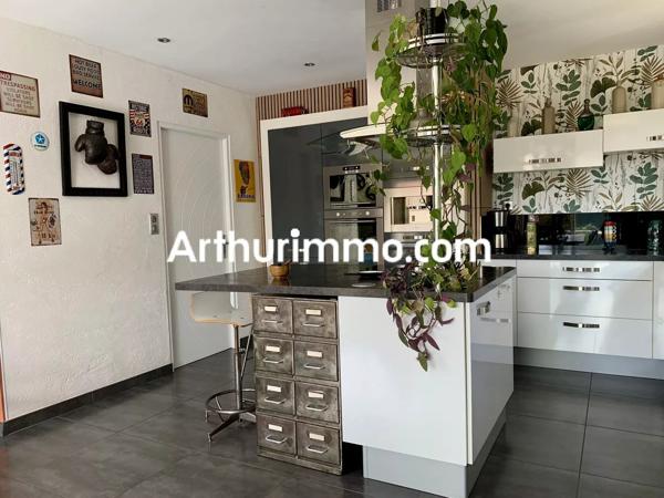 Vente                                                      Maison
                        
                     5 pièces                      111 m2                     à Mauléon