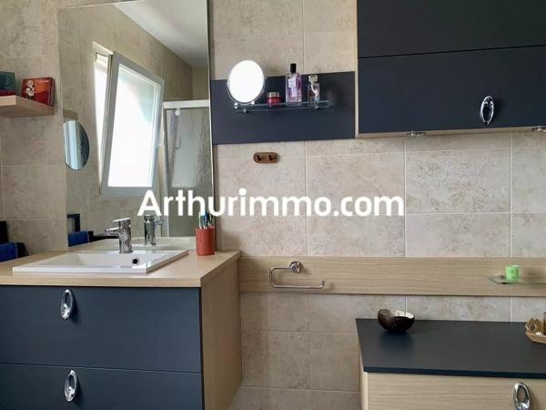 Vente                                                      Maison
                        
                     5 pièces                      111 m2                     à Mauléon