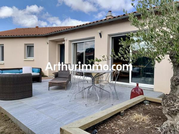 Vente                                                      Maison
                        
                     5 pièces                      111 m2                     à Mauléon