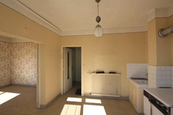 Maison 165 m² avec dépendances et puits.