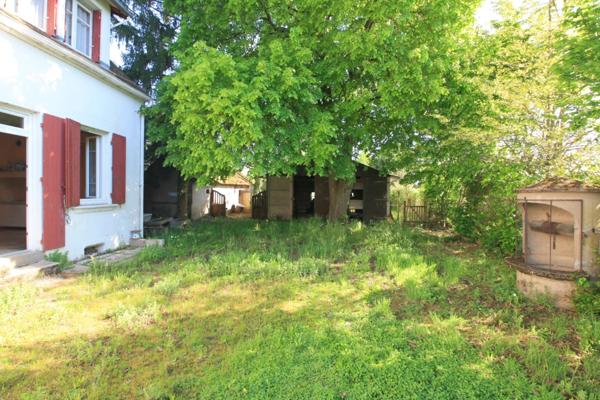 Maison 165 m² avec dépendances et puits.