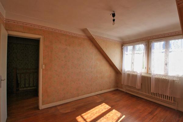 Maison 165 m² avec dépendances et puits.