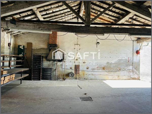 Ensemble immobilier : 2 maisons / hangars /annexes