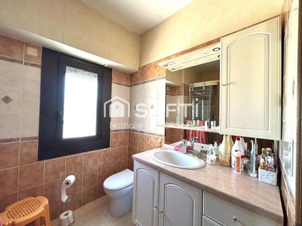 Ensemble immobilier : 2 maisons / hangars /annexes