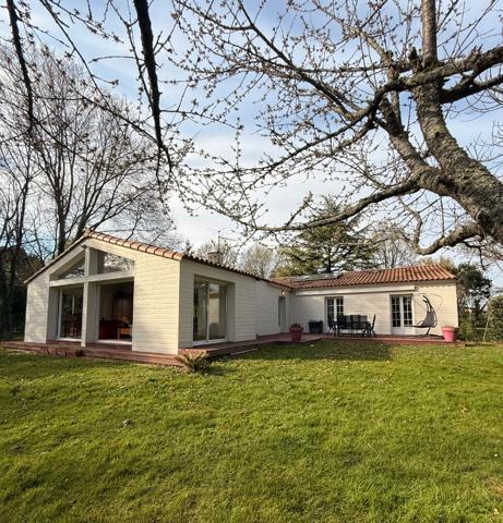 Maison Aizenay 8 pièce(s) 202 m2