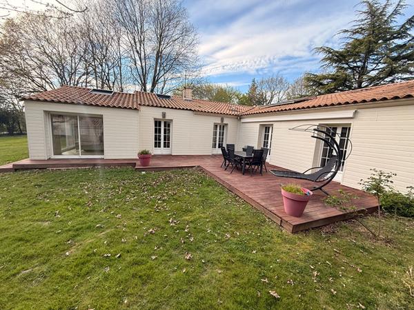 Maison Aizenay 8 pièce(s) 202 m2