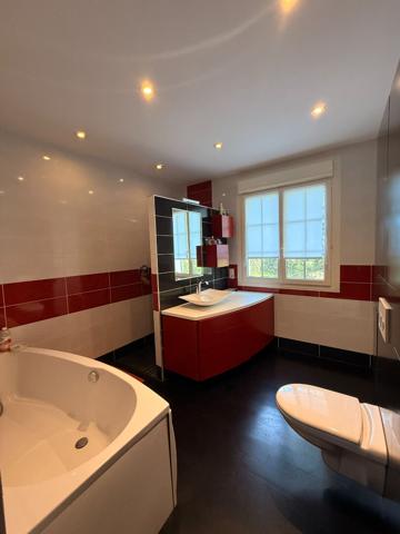 Maison Aizenay 8 pièce(s) 202 m2