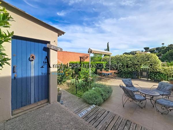 Nichée dans un environnement calme et recherché de La Seyne-sur-Mer, cette superbe villa familiale saura séduire les amoureux de maisons chaleureuses, parfaitement entretenues et tournées vers l’art de vivre méditerranéen.

       Édifiée sur un terrain de plus de 1000 m² en restanques, la propriété offre une multitude d’espaces intimistes soigneusement aménagés : terrasses en bois, coins détente ombragés, petits bancs nichés dans la végétation, cuisine d’été, espace poulailler, piscine et agréables lieux de réception extérieurs… chaque espace a été pensé pour profiter pleinement du calme et de la douceur de vivre.

        À l’intérieur, la maison dévoile une ambiance unique, élégante et atypique, avec une décoration soignée et beaucoup de cachet. 

Aucun travaux n’est à prévoir.

        La cuisine, baignée de lumière, s’ouvre largement sur l’extérieur et bénéficie d’une vue dégagée très agréable. À ses côtés, un salon plus feutré avec cheminée insert offre une atmosphère cosy et rafraîchissante, idéale pour les soirées en famille ou les moments de détente.

         À l’étage, les quatre chambres sont lumineuses, confortables et disposent de rangements intégrés.

Prestations de qualité :
- Climatisation réversible, 
- Home cinéma, alarme,
- Piscine au sel avec pompe à chaleur
- Maison parfaitement entretenue.

  A visiter sans tarder!!