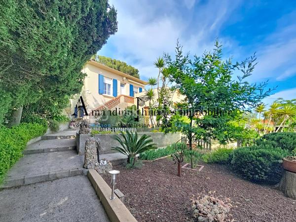 Nichée dans un environnement calme et recherché de La Seyne-sur-Mer, cette superbe villa familiale saura séduire les amoureux de maisons chaleureuses, parfaitement entretenues et tournées vers l’art de vivre méditerranéen.

       Édifiée sur un terrain de plus de 1000 m² en restanques, la propriété offre une multitude d’espaces intimistes soigneusement aménagés : terrasses en bois, coins détente ombragés, petits bancs nichés dans la végétation, cuisine d’été, espace poulailler, piscine et agréables lieux de réception extérieurs… chaque espace a été pensé pour profiter pleinement du calme et de la douceur de vivre.

        À l’intérieur, la maison dévoile une ambiance unique, élégante et atypique, avec une décoration soignée et beaucoup de cachet. 

Aucun travaux n’est à prévoir.

        La cuisine, baignée de lumière, s’ouvre largement sur l’extérieur et bénéficie d’une vue dégagée très agréable. À ses côtés, un salon plus feutré avec cheminée insert offre une atmosphère cosy et rafraîchissante, idéale pour les soirées en famille ou les moments de détente.

         À l’étage, les quatre chambres sont lumineuses, confortables et disposent de rangements intégrés.

Prestations de qualité :
- Climatisation réversible, 
- Home cinéma, alarme,
- Piscine au sel avec pompe à chaleur
- Maison parfaitement entretenue.

  A visiter sans tarder!!