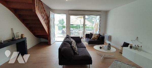 Duplex esprit maison de 98,15m² en parfait état avec grand balcon et garage secteur QUENTOVIC