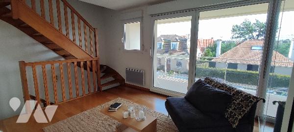 Duplex esprit maison de 98,15m² en parfait état avec grand balcon et garage secteur QUENTOVIC