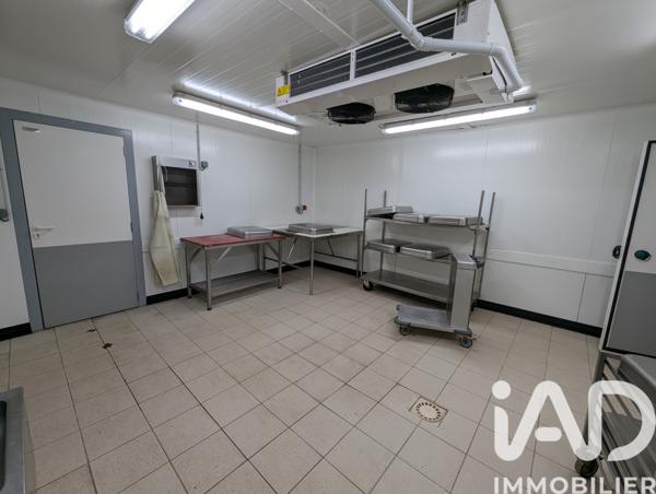 Immeuble à vendre 325 m² Tully