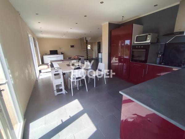 MAISON À VENDRE DE 6 PIÈCES DE 165,10 M²
