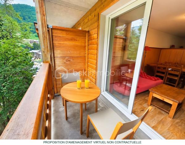 Découvrez cet agréable appartement, parfaitement agencé pour accueillir famille ou amis, composé de :

* Une entrée avec coin montagne équipé de deux lits simples.
* Un séjour lumineux avec kitchenette.
* Une chambre avec un lit double et des espaces de rangement.
* Une salle de bains.
* Des toilettes indépendantes.

LES PLUS :
* PARKING COUVERT PRIVATIF.
* Commerces, restaurants et services accessibles à pied
* DEPART ET RETOUR SKIS AUX PIEDS : la piste passe juste derrière l'immeuble, offrant un accès direct au domaine skiable.
* Résidence sécurisée (accès par badge Vigik et code d'entrée).
* Ascenseur.
* Sauna

LES CHARGES COMPRENNENT L'EAU ET L'ELECTRICITE