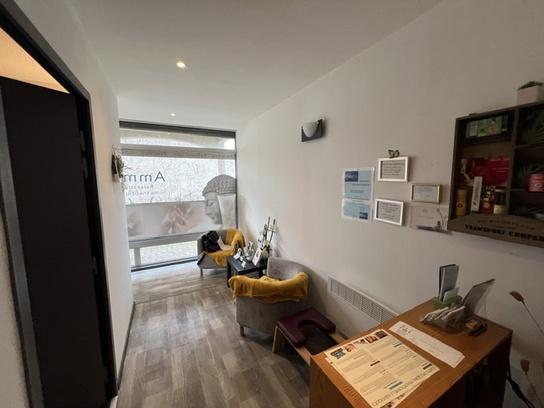 Local Commercial
         3 pièces
        - 60 m² 79 800 € *