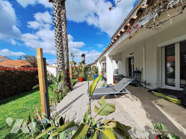 A Alénya, village prisé à proximité de la côte et de Perpignan, venez découvrir cette superbe villa