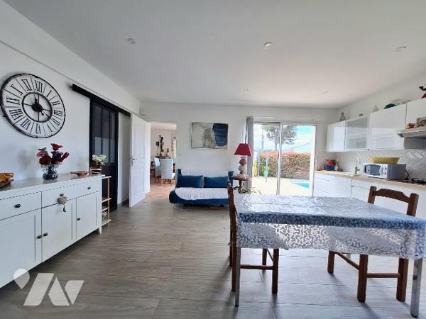 A Alénya, village prisé à proximité de la côte et de Perpignan, venez découvrir cette superbe villa
