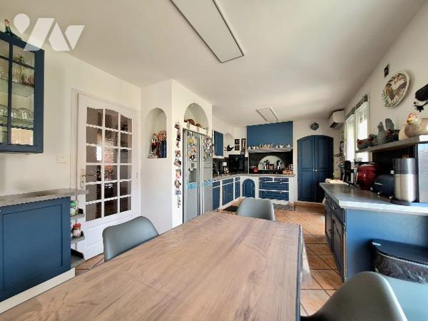 A Alénya, village prisé à proximité de la côte et de Perpignan, venez découvrir cette superbe villa
