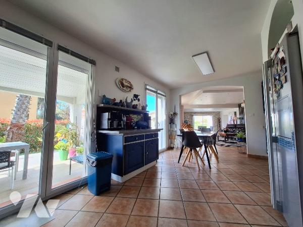 A Alénya, village prisé à proximité de la côte et de Perpignan, venez découvrir cette superbe villa