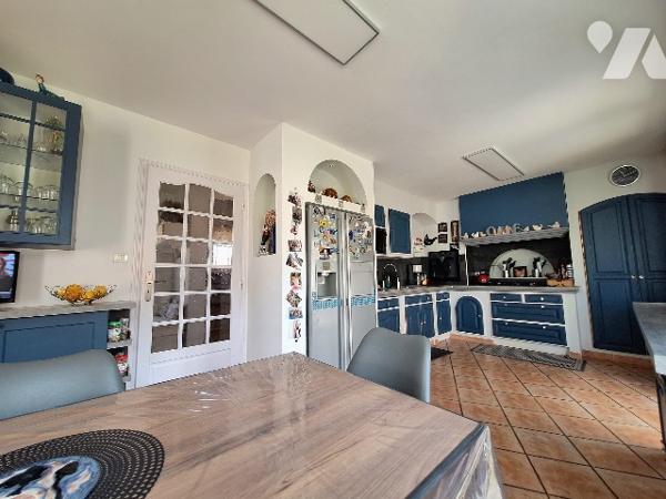 A Alénya, village prisé à proximité de la côte et de Perpignan, venez découvrir cette superbe villa