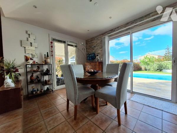 A Alénya, village prisé à proximité de la côte et de Perpignan, venez découvrir cette superbe villa