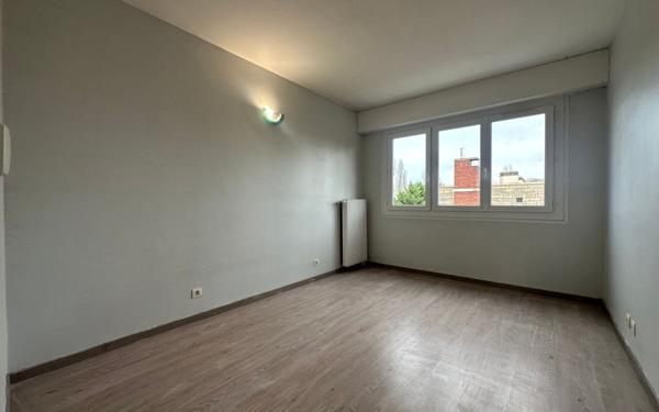 Appartement à vendre    3 pièces • 64,39 m2 Évry